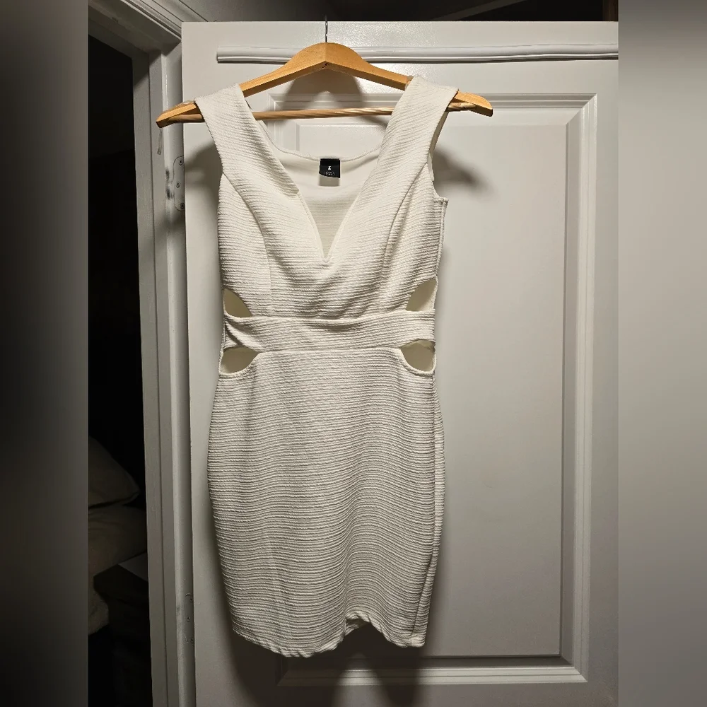 5 for $25 White, open-detail cocktail dress - Picture 4 of 4